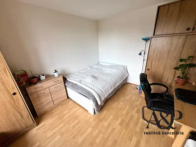 Na predaj 1-izbový byt, 37 m², Senica, J. Kráľa