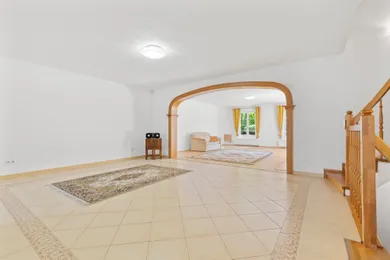 Na predaj 6-izbový dom, 350 m², Bratislava-Záhorská Bystrica