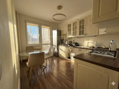 Mieszkania na sprzedaż, 3-pokojowe, Prievidza · €126 000