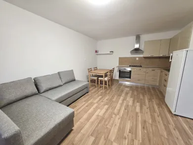 Byty na prenájom 2-izbový, Pezinok · €640