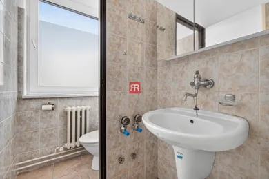 Na predaj komerčné, 61 m², Bratislava-Karlova Ves, Kolískova
