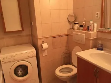 Na prenájom 2-izbový byt, 40 m², Bratislava-Staré Mesto, Zámocká