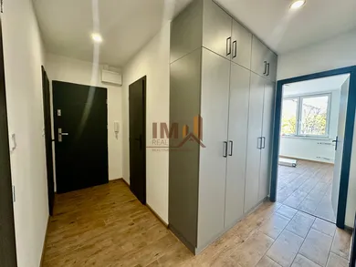 Na predaj 3-izbový byt, 85 m², Nové Zámky