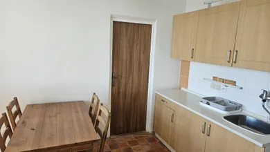 Na prenájom 3-izbový byt, 67 m², Bratislava-Rača