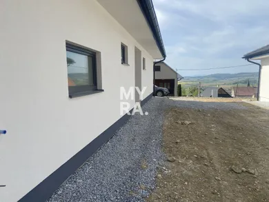 Na predaj 4-izbový dom, 131 m², Okružná