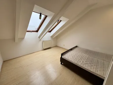 Na prenájom 3-izbový byt, 73 m², Zvolen, Námestie Slobody