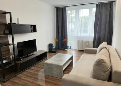 Kiadó lakások, 2-szobás, Banská Bystrica · €720