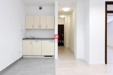 Na prenájom komerčné, 143 m², Bratislava-Staré Mesto