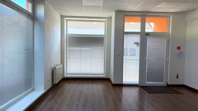 Na prenájom komerčné, 40 m², Levice, Ul. Červenej armády
