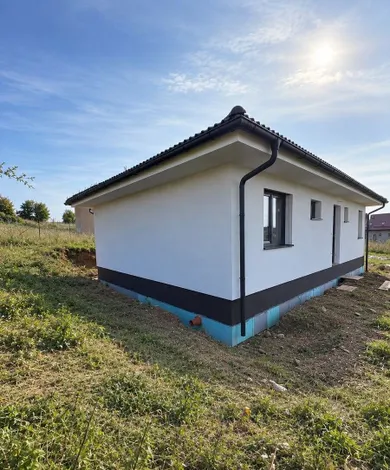 Na predaj 4-izbový dom, 83 m², Bratislava-Rusovce, Kovácsova