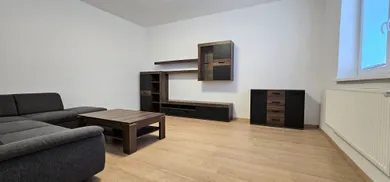 Na prenájom 1-izbový byt, 44 m², Hlohovec, Jarmočná