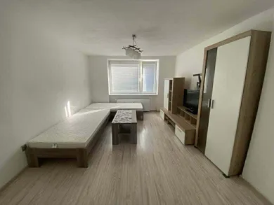 Na predaj 2-izbový byt, 64 m², Tlmače, Školská
