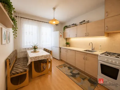 Na predaj 3-izbový byt, 80 m², Zlaté Moravce, 1. Mája