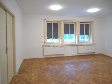 Na prenájom komerčné, 95 m², Nitra