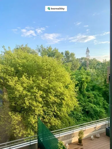 Na predaj 1-izbový byt, 38 m², Bratislava-Petržalka