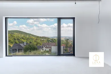 Na predaj 5-izbový dom, 273 m², Svätý Jur, Ulica Sauberg