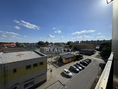 Na predaj 4-izbový byt, 88 m², Vráble