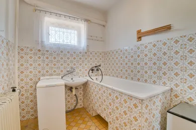 Na predaj 4-izbový dom, 180 m², Veľký Meder, Kúpeľná