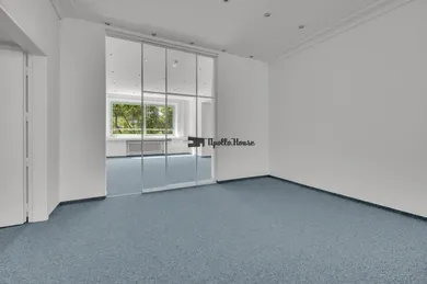 Na prenájom komerčné, 208 m², Bratislava-Staré Mesto, Námestie SNP