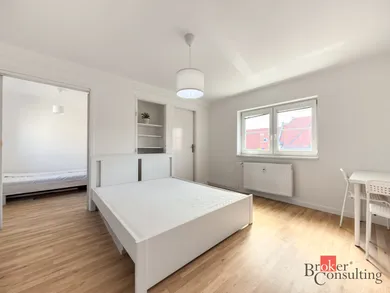 Na prenájom 3-izbový byt, 60 m², Bratislava-Staré Mesto, Grösslingova