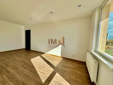 Na predaj 3-izbový byt, 85 m², Nové Zámky