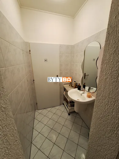 Na predaj komerčné, 56 m², Bratislava-Ružinov, Tomášikova