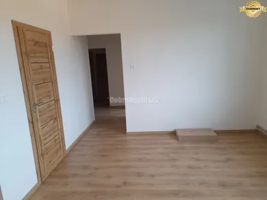 Na prenájom 2-izbový byt, Nové Zámky, M. R. Štefánika