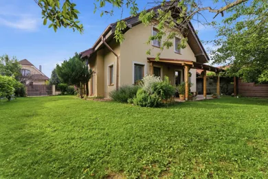 Domy na sprzedaż, 5-pokojowe, Trnava · €390 000