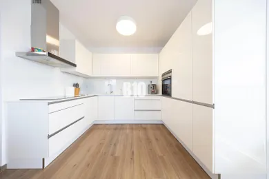 Na predaj 4-izbový byt, 97 m², Bratislava-Ružinov