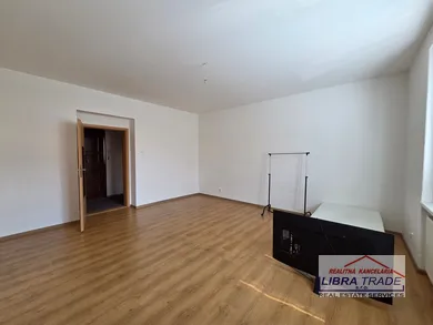 Na prenájom 2-izbový byt, 80 m², Nové Zámky, M. R. Štefánika