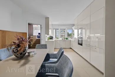 Na predaj 5-izbový byt, 200 m², Bratislava-Nové Mesto, Magurská
