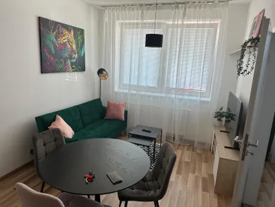 Mieszkania na wynajem, 2-pokojowe, Bratislava-Vrakuňa · €750