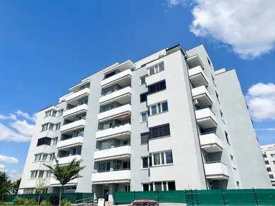 Na predaj 4-izbový byt, 96 m², Sereď, .