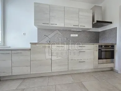 Na prenájom 3-izbový byt, 70 m², Považská Bystrica, Lánska