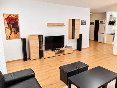 Na prenájom 2-izbový byt, 100 m², Bratislava-Nové Mesto, Pod Vtáčnikom