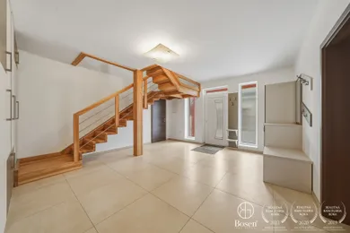 Na predaj 5-izbový dom, 272 m², Malinovo, Broskyňová