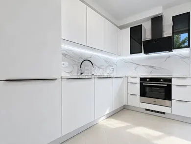 Na prenájom 5-izbový byt, 151 m², Bratislava-Staré Mesto, Tajovského