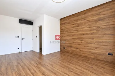 Na prenájom 3-izbový byt, 100 m², Bratislava-Nové Mesto, Jaskový rad