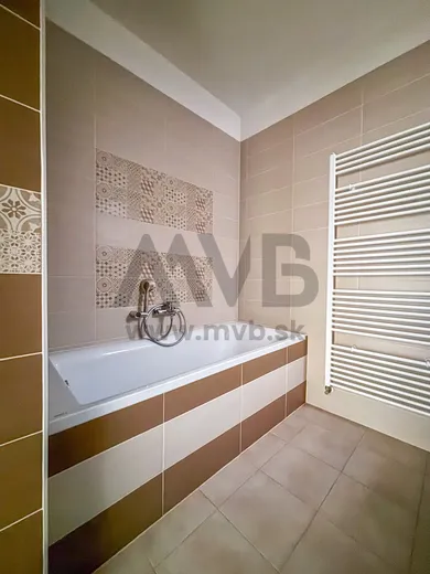 Na prenájom 2-izbový byt, 68 m², Nové Zámky, Andovská