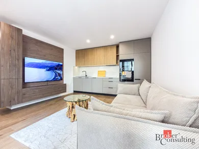 Na prenájom 2-izbový byt, 55 m², Bratislava-Staré Mesto, Svetlá