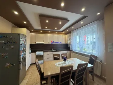 Na predaj 4-izbový dom, 110 m², Kolárovo, Štefánikova