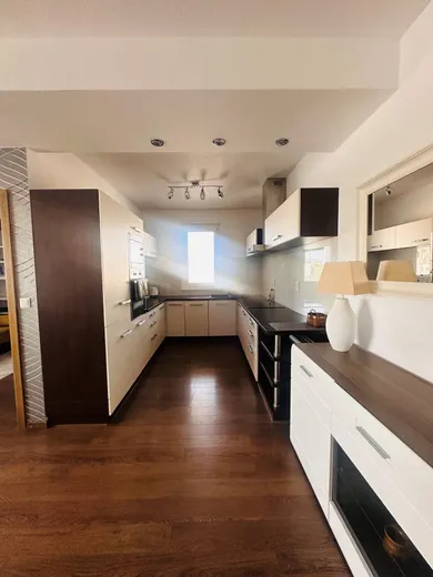 Mieszkania na wynajem, 4-pokojowe, Bratislava-Ružinov · €1050