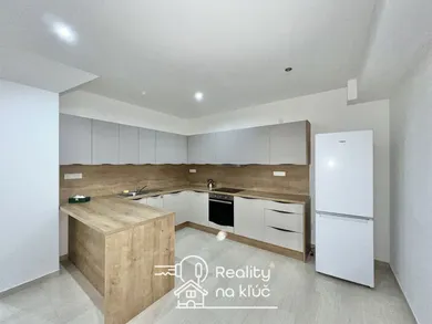 Mieszkania na wynajem, 3-pokojowe, Nové Zámky · €650