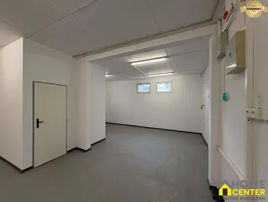 Na prenájom komerčné, 67 m², Komárno