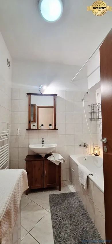 Na predaj 1-izbový byt, 42 m², Bratislava-Podunajské Biskupice