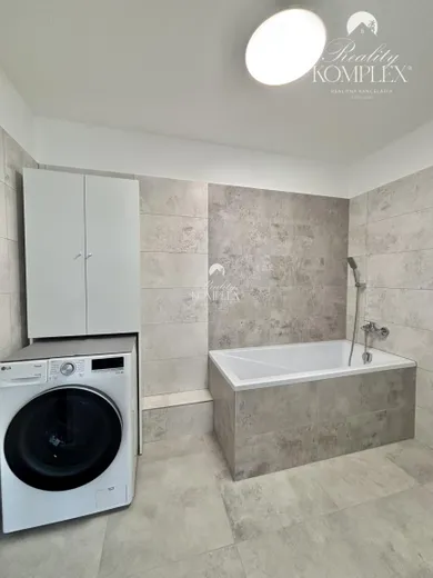 Na prenájom 3-izbový byt, 70 m², Komárno