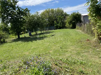 Na predaj pozemok, 808 m², Levice, Koháryho