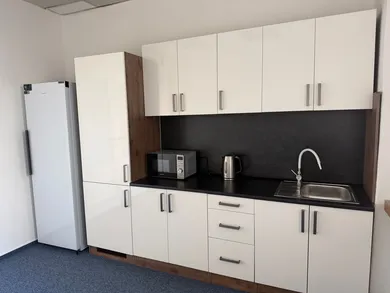 Objekty na prenájom, Bratislava-Staré Mesto · €405