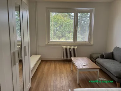 Na prenájom 1-izbový byt, 36 m², Púchov, Obrancov mieru