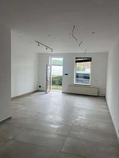 Na prenájom komerčné, 44 m², Trnava, Rybníková